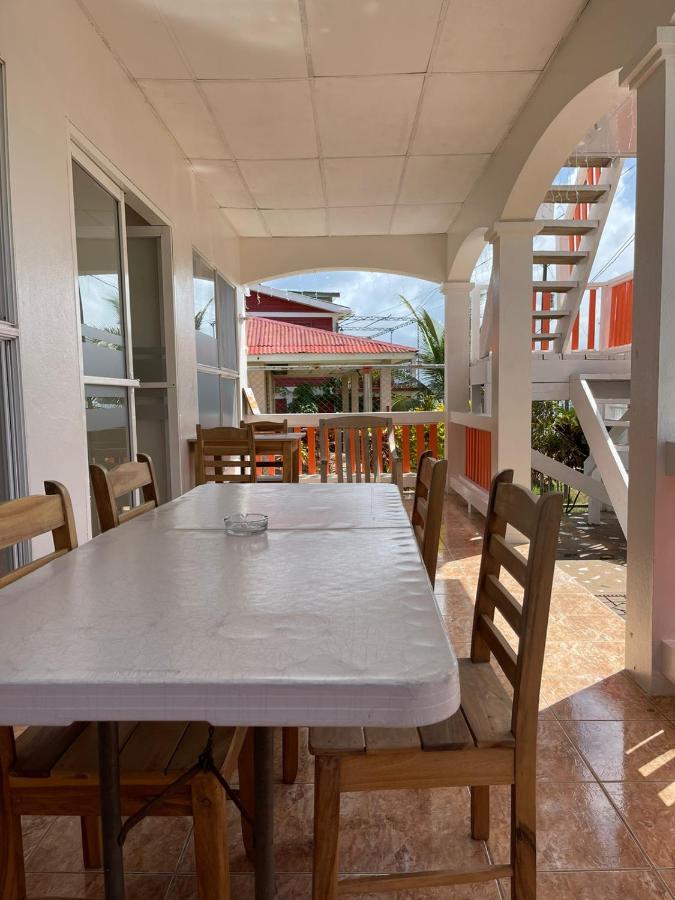 Christina'S Guest House Official Isla del Maíz Pequeña Exteriör bild